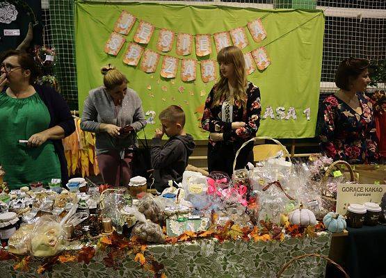 uczestnicy spotkania "jesienna spiżarnia"