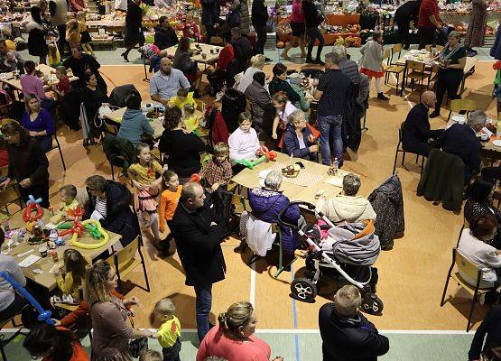 uczestnicy spotkania "jesienna spiżarnia"