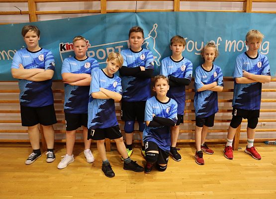zdjęcie grupowe drużyny chłopców