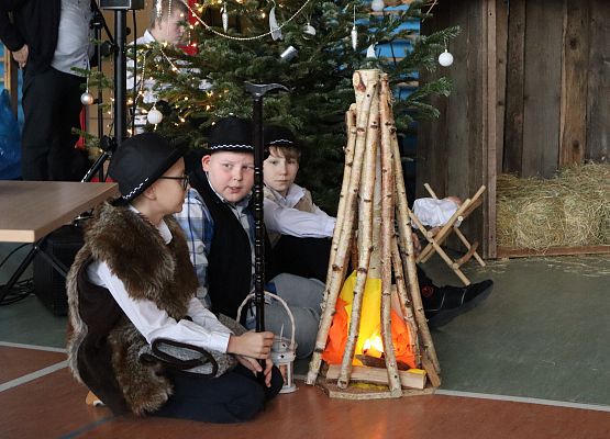 pastuszkowie przy ognisku