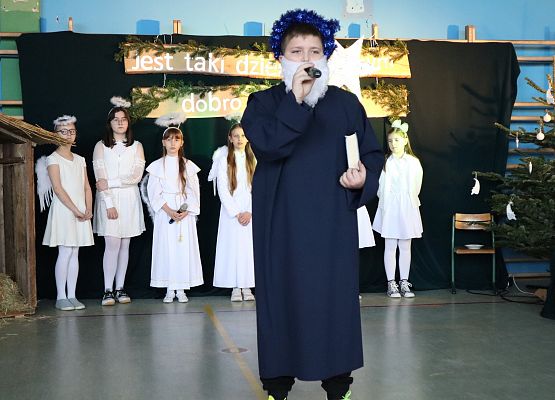 uczniowie występują