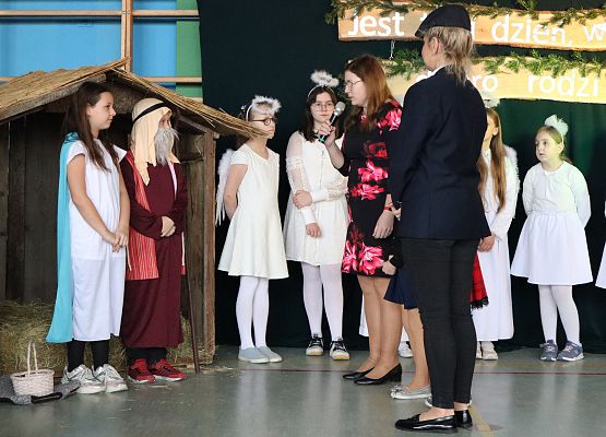 uczniowie występują