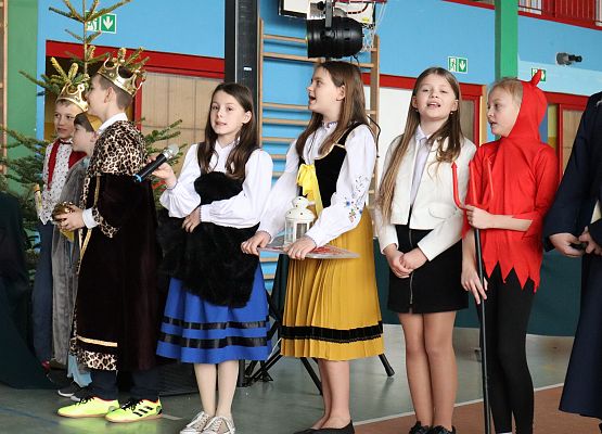 uczniowie występują