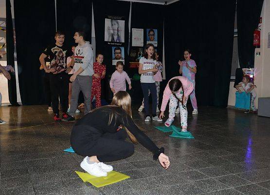 uczniowie biorą udział w konkurencjach