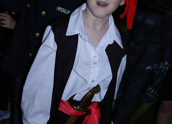 uczeń w stroju pirata