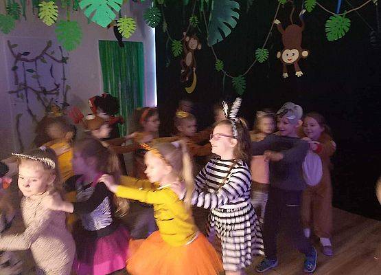 Grafika 4: „DŻUNGLA”- BAL KARNAWAŁOWY W PRZEDSZKOLU