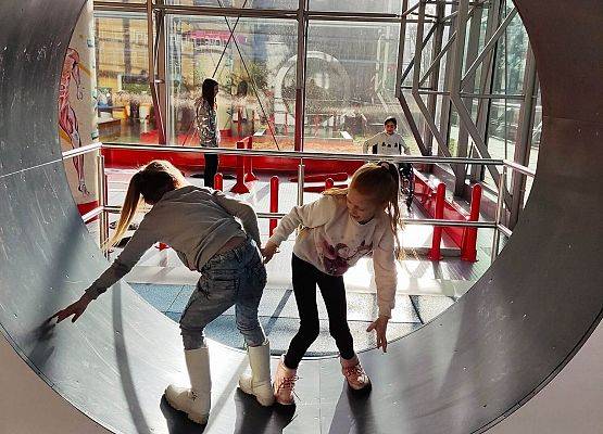 Uczniowie w Centrum Nauki Experyment w Gdyni.