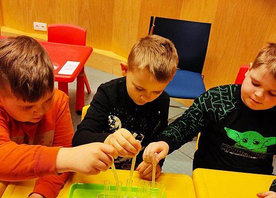 Uczniowie w Centrum Nauki Experyment w Gdyni.