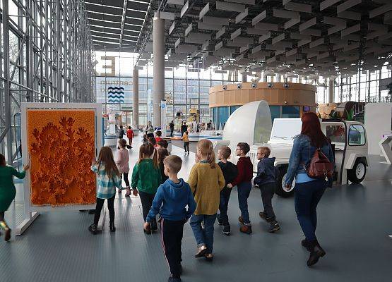 uczniowie w Centrum Nauki Experyment w Gdyni.