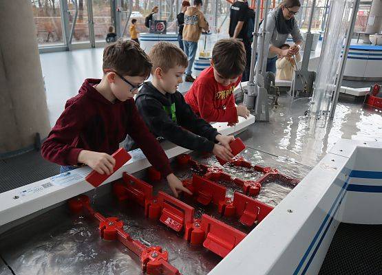 Uczniowie w Centrum Nauki Experyment w Gdyni.