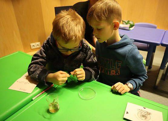 Uczniowie w Centrum Nauki Experyment w Gdyni.