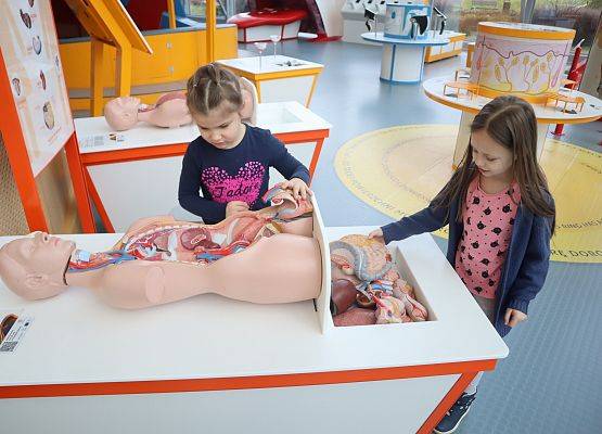 Uczniowie w Centrum Nauki Experyment w Gdyni.