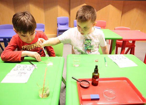 Uczniowie w Centrum Nauki Experyment w Gdyni.