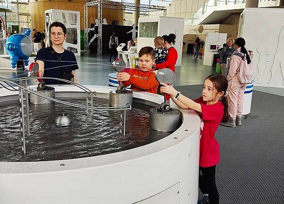 Uczniowie w Centrum Nauki Experyment w Gdyni.