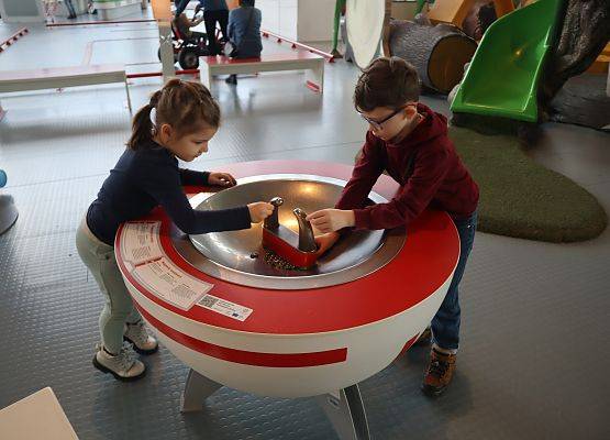 Uczniowie w Centrum Nauki Experyment w Gdyni.