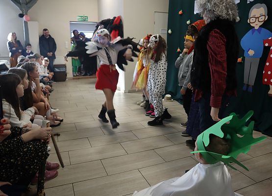 Uczniowie podczas występu