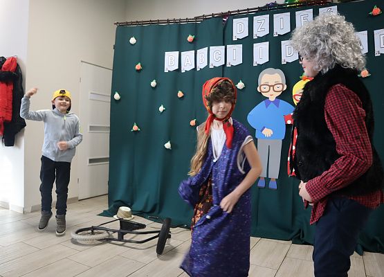 Uczniowie podczas występu