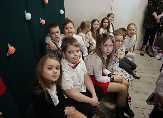 Uczniowie podczas występu