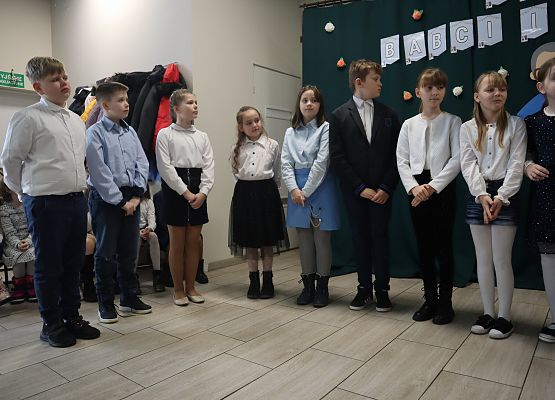 Uczniowie podczas występu