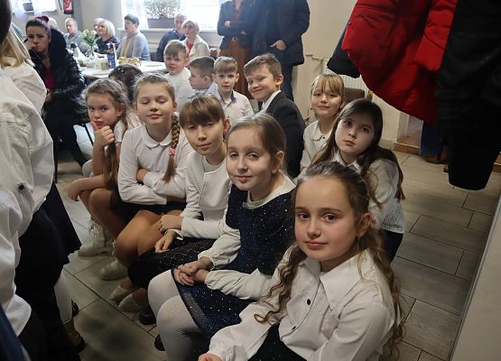 Uczniowie podczas występu