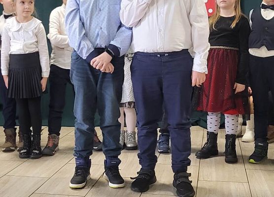 Uczniowie podczas występu