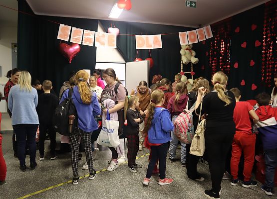 uczestnicy kiermaszu