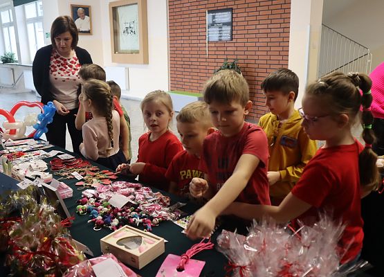 uczestnicy kiermaszu