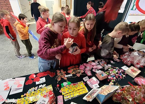 uczestnicy kiermaszu