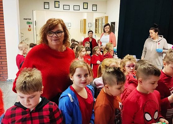 uczestnicy kiermaszu