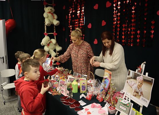 uczestnicy kiermaszu