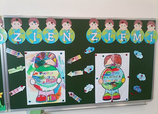 Tablica szkolna z napisem Dzień Ziemi