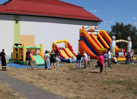 uczestnicy festynu rodzinno-sportowego