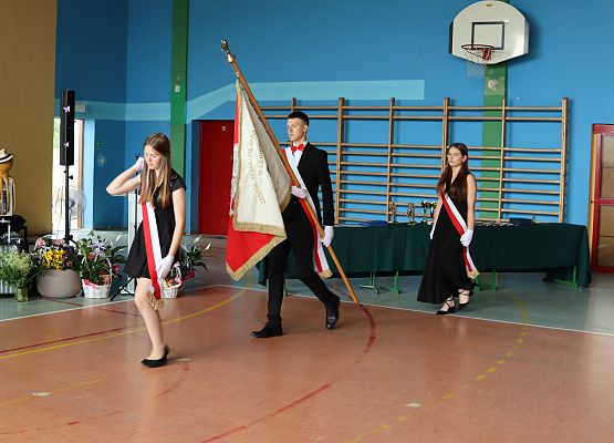 wprowadzenie pocztu sztandarowego