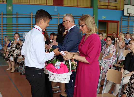 uczeń dziękuje dyrekcji