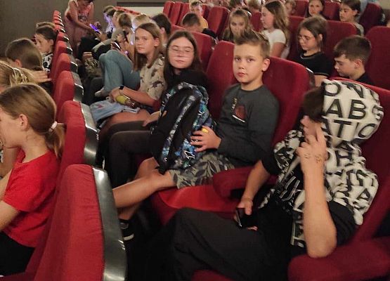 uczniowie podczas koncertu