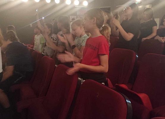 uczniowie podczas koncertu