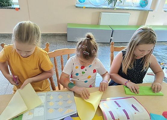 dziewczynki podczas warsztatów