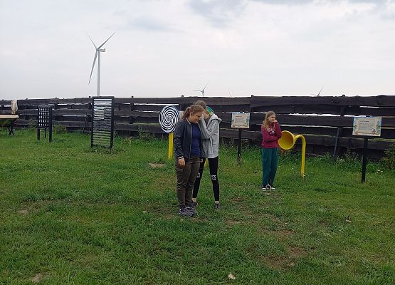 uczniowie podczas zabawy