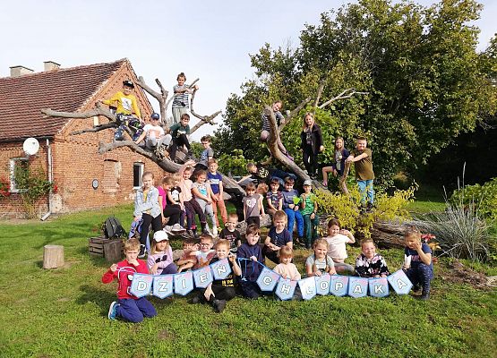 zdjęcie grupowe uczestników pikniku