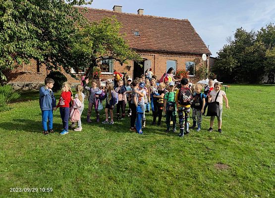 zdjęcie grupowe uczestników zabawy