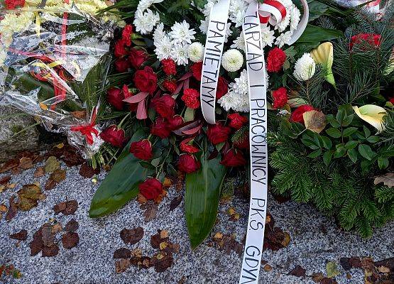 wieniec przy pomniku w Krępie Kaszubskiej