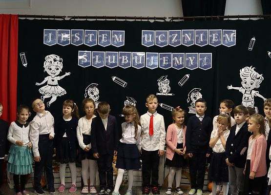uczniowie występują