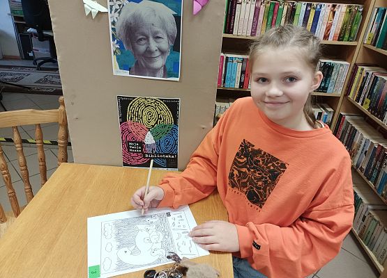 uczennica realizuje zadanie