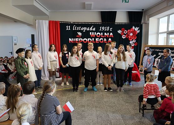 Grafika 20: „WOLNA, NIEPODLEGŁA” UROCZYSTY APEL Z OKAZJI 105. ROCZNICY ODZYSKANIA NIEPODLEGŁOŚCI