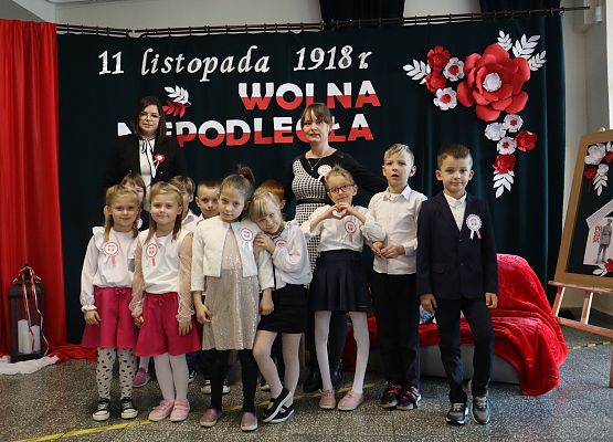 grupowe zdjęcie uczniów