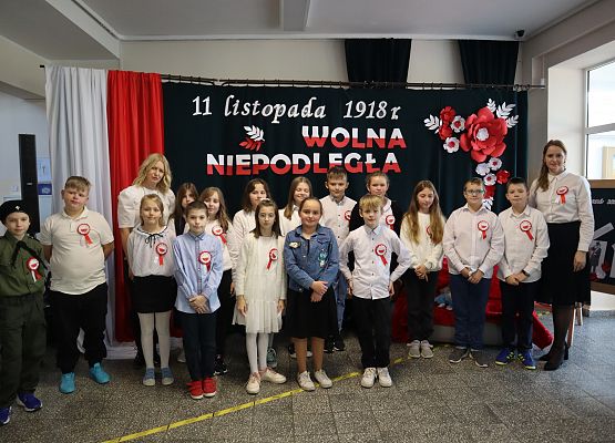 grupowe zdjęcie uczniów