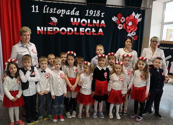 grupowe zdjęcie wychowanków