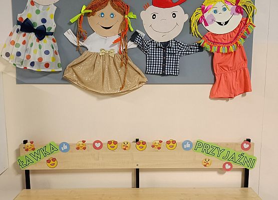 dekoracja w szkolnym holu