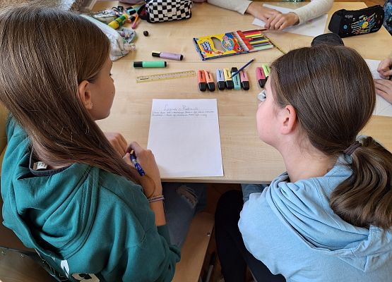 uczniowie piszą własną legendę