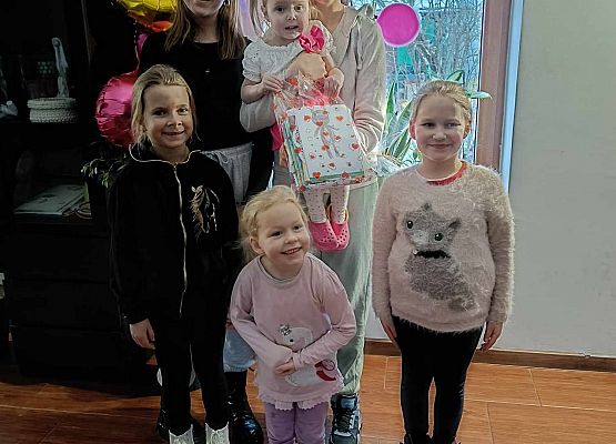 Przedstawicielki samorządu uczniowskiego z Lilianką